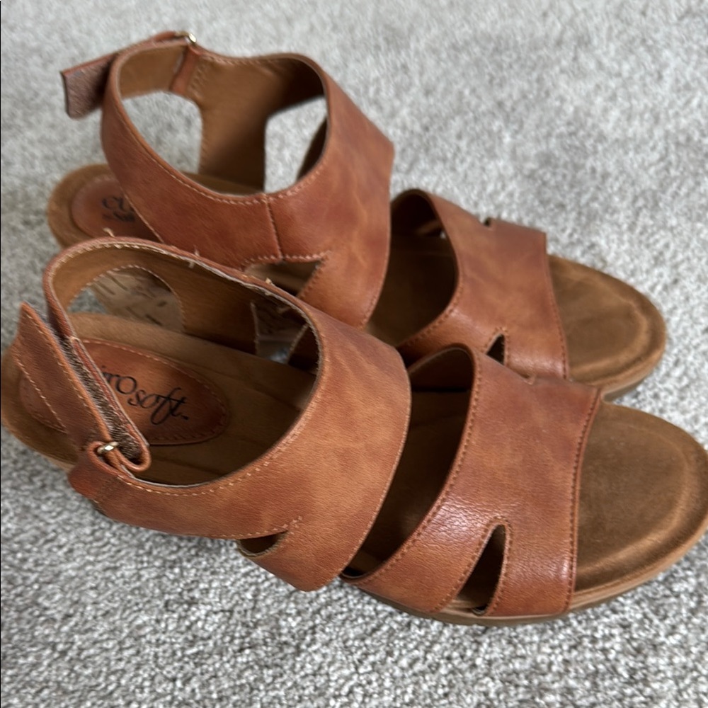 Euro soft Sandals with Contoured Footbed